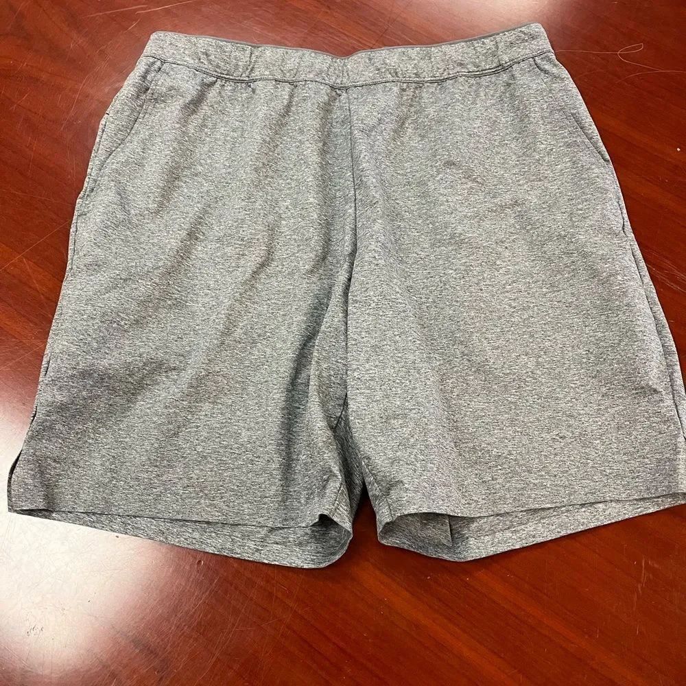 UNIQLO Gray Mens Performance Athletic Shorts sz L EUC